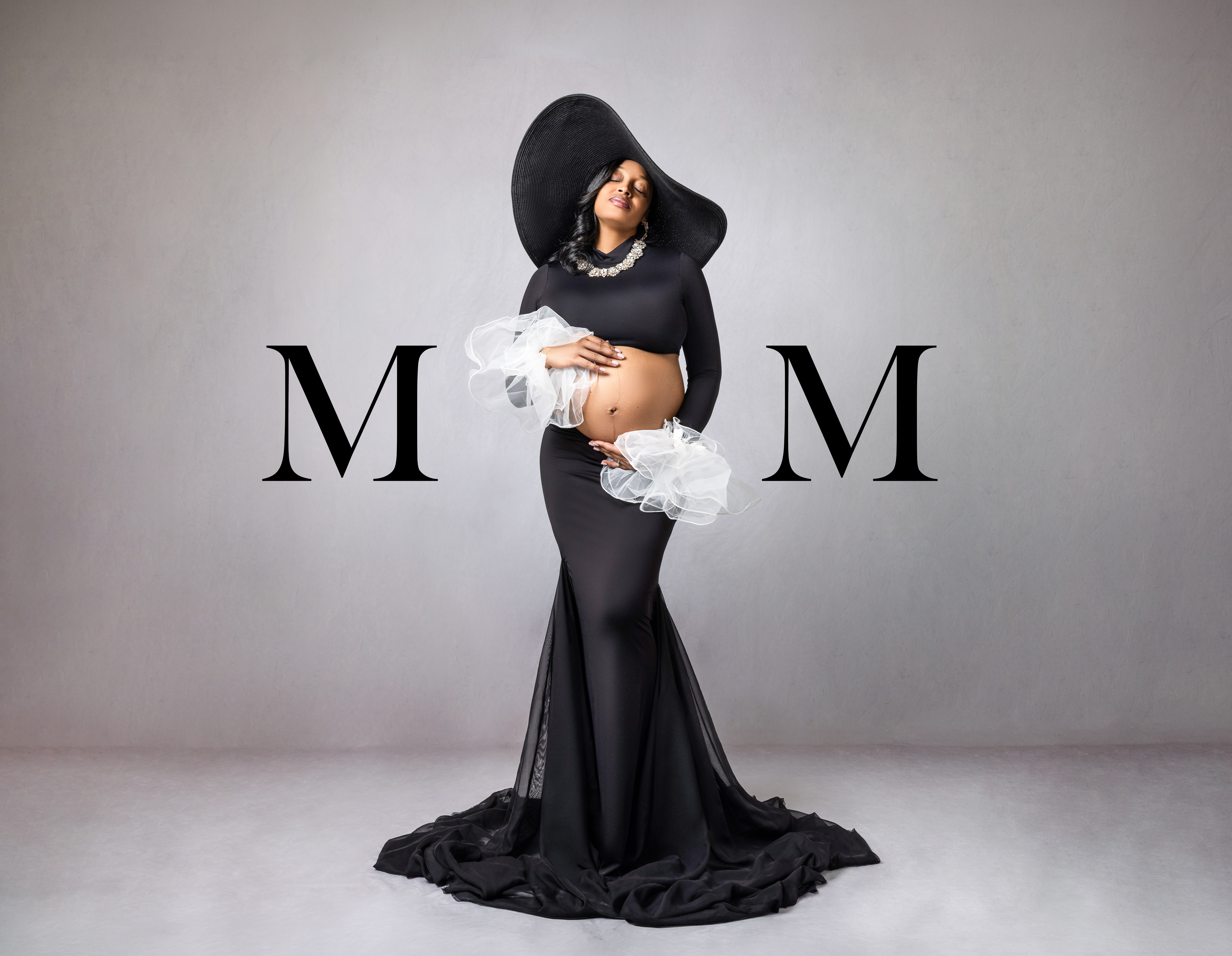 Artistic maternity photoshoot